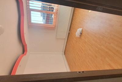 Apartament cu 4 camere decomandat în Fundeni