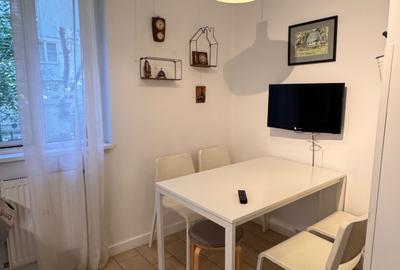 Apartament cu 3 camere decomandat în Drumul Taberei