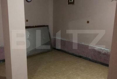 Spațiu comercial, de 90 mp, în Central - 3