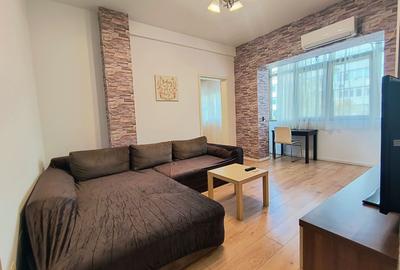Apartament cu 3 camere semidecomandat, mobilat în 1 Mai