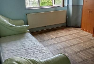 Apartament cu 3 camere decomandat în Alexandru cel Bun