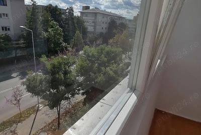 Apartament cu 3 camere semidecomandat în Central - 4