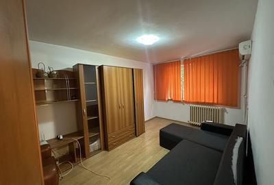 Garsonieră decomandată în Titan