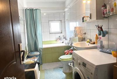 Apartament cu 3 camere decomandat în Fratelia
