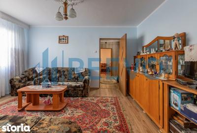 Apartament cu 3 camere semidecomandat, mobilat în Cornișa - 1