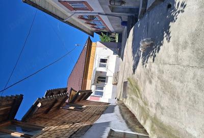 Casă cu 5 camere cu Teren 1300 Mp în Pucheni