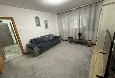 Apartament cu 3 camere semidecomandat, mobilat în Nord
