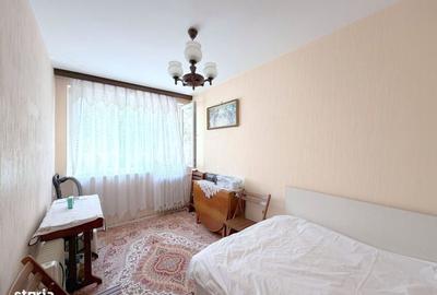 Apartament cu 3 camere semidecomandat în Costin Georgian
