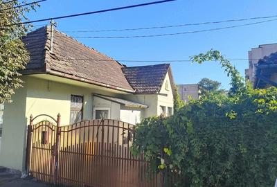 Casă cu Teren 303 Mp în Central