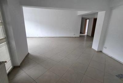 Apartament cu 4 camere decomandat în Central - 1