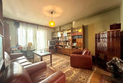 Apartament cu 3 camere decomandat în P-ța Romană