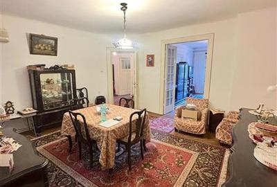 Apartament cu 3 camere semidecomandat în Cișmigiu