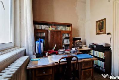 Apartament cu 5 camere semidecomandat în Dacia
