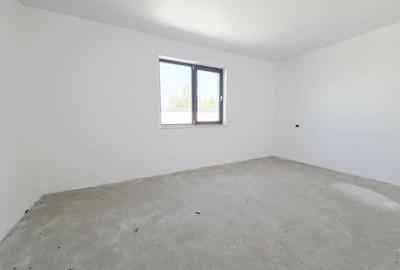 Casă cu Teren 450 Mp în Costi