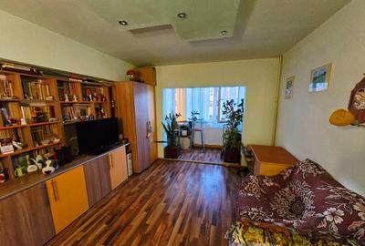 Apartament cu 2 camere decomandat, mobilat în Tractorul