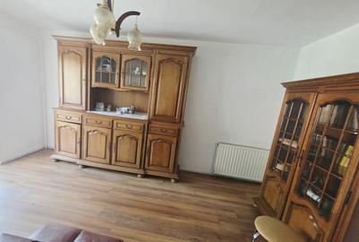 Apartament cu 2 camere decomandat în Tractorul - 2