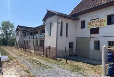Casă cu 10 camere cu Teren 500 Mp în Central
