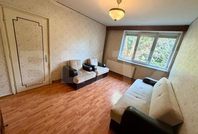 Apartament cu 2 camere semidecomandat, mobilat în Rovine