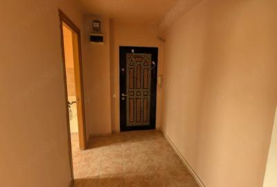 Apartament cu 3 camere semidecomandat în Gorjului