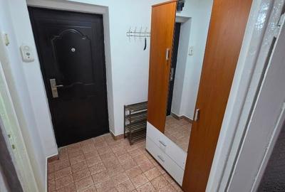 Garsonieră decomandată, mobilată în Far
