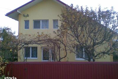 Casă cu 4 camere cu Teren 1000 Mp în Mihai Eminescu