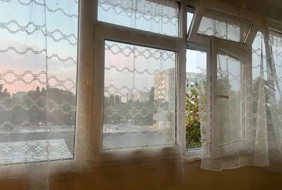 Apartament cu 3 camere semidecomandat în Drumul Taberei