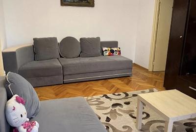 Apartament cu 3 camere, mobilat în Pajura