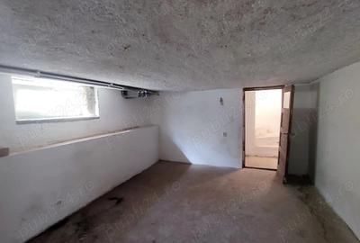 Casă cu 2 camere cu Teren 500 Mp în Central