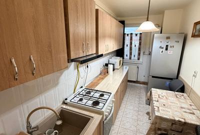 Apartament cu 3 camere decomandat, mobilat în Central