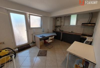 Apartament cu 3 camere decomandat în Steaua