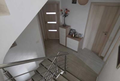 Casă cu 4 camere în Central - 6