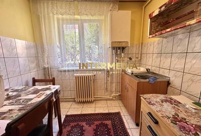 Apartament cu 2 camere semidecomandat, mobilat în Cetate