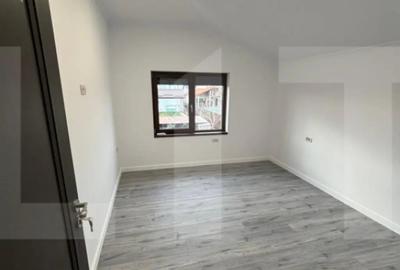 Casă cu 5 camere cu Teren 640 Mp în Livada - 10