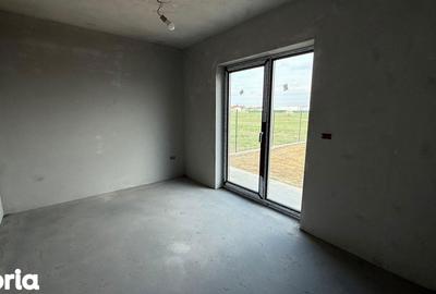 Casă cu 4 camere cu Teren 300 Mp în Central - 1