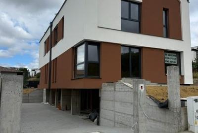 Duplex cu 4 camere cu Canalizare în Iris