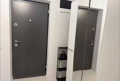 Garsonieră în Titan - 2