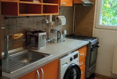 Apartament cu 3 camere semidecomandat în Titan
