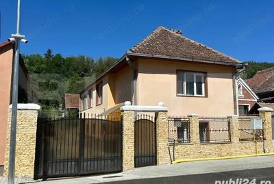 Casă cu Teren 720 Mp în Central