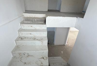 Casă cu 5 camere cu Canalizare în Central - 18