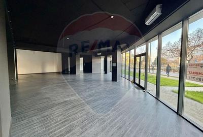 Spațiu comercial, de 270 mp, în Nord - 18