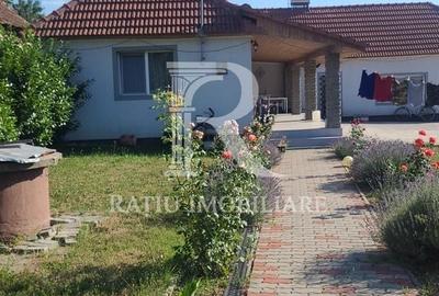 Casă individuală cu 3 camere cu Canalizare în Picleu