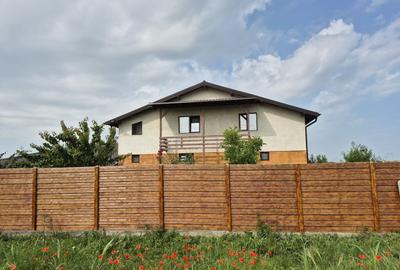 Casă cu 10 camere cu Teren 28000 Mp în Central