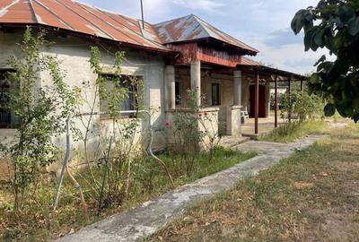 Casă cu 3 camere cu Teren 2100 Mp în Teișori