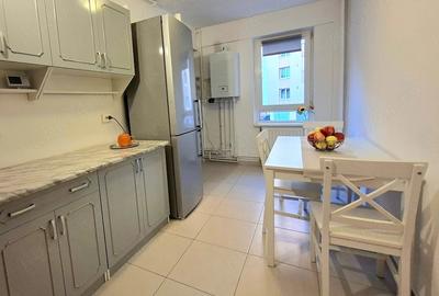 Apartament cu 3 camere decomandat în Tudor