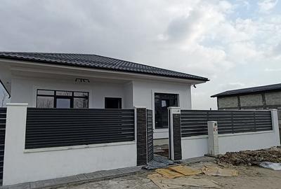 Casă cu 4 camere în Berceni