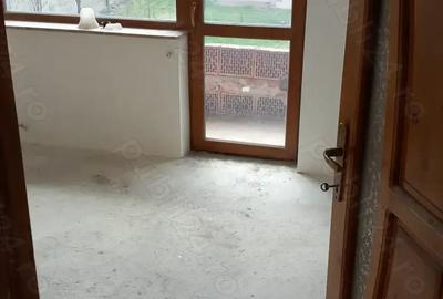 Casă cu 5 camere în Central