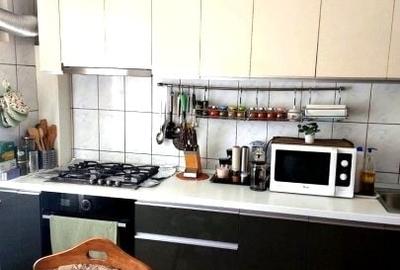 Apartament cu 3 camere decomandat, mobilat în Nerva Traian