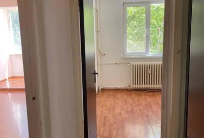 Apartament cu 2 camere decomandat în Baba Novac