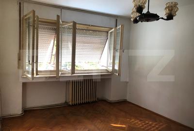 Apartament cu 3 camere semidecomandat în Micro 16