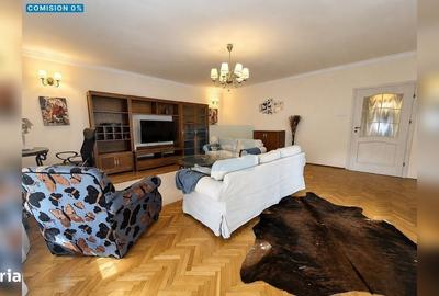 Apartament cu 4 camere decomandat în Central